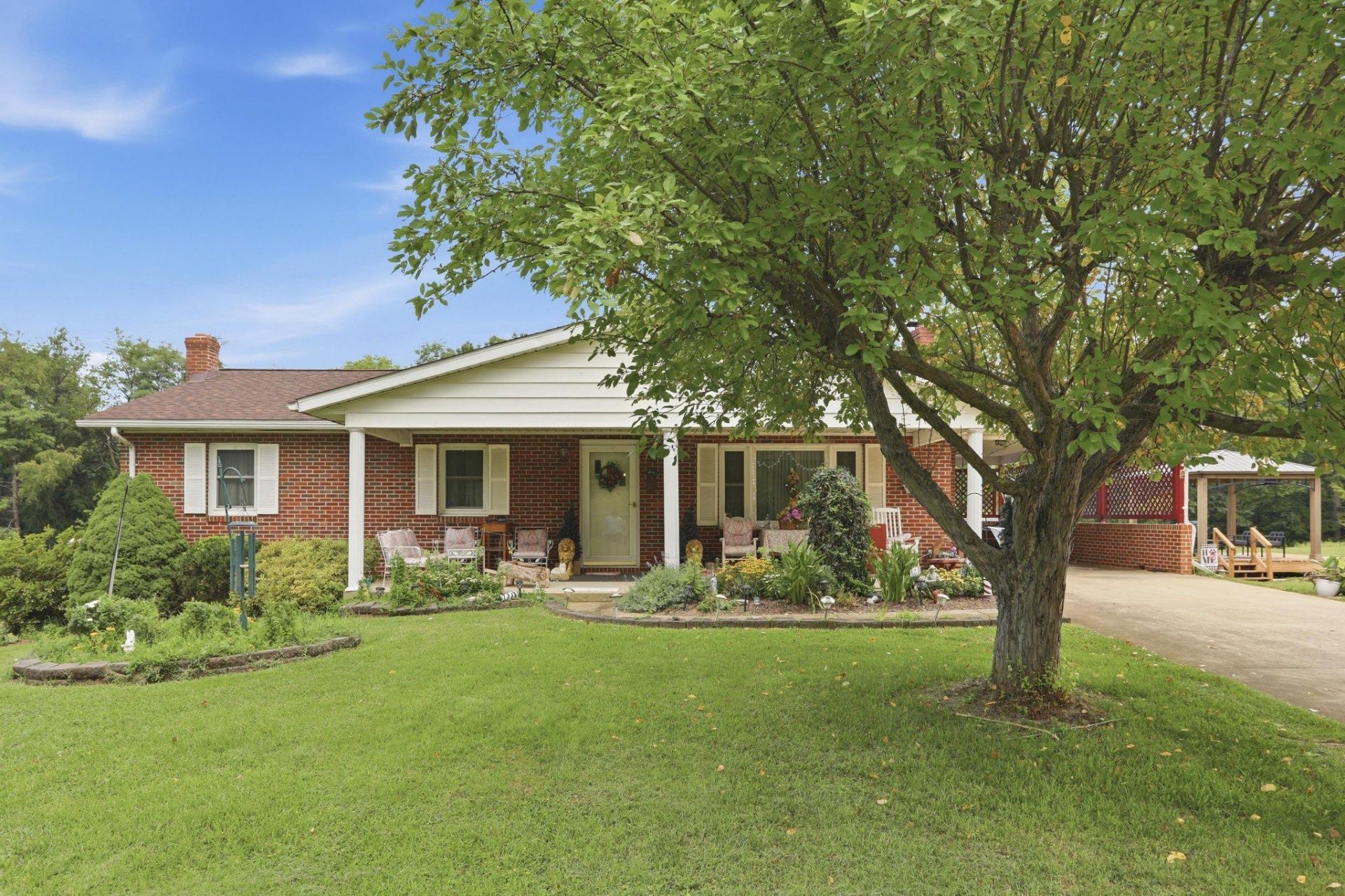 410 Saumsville Road, Maurertown, VA 22644 Main Photo