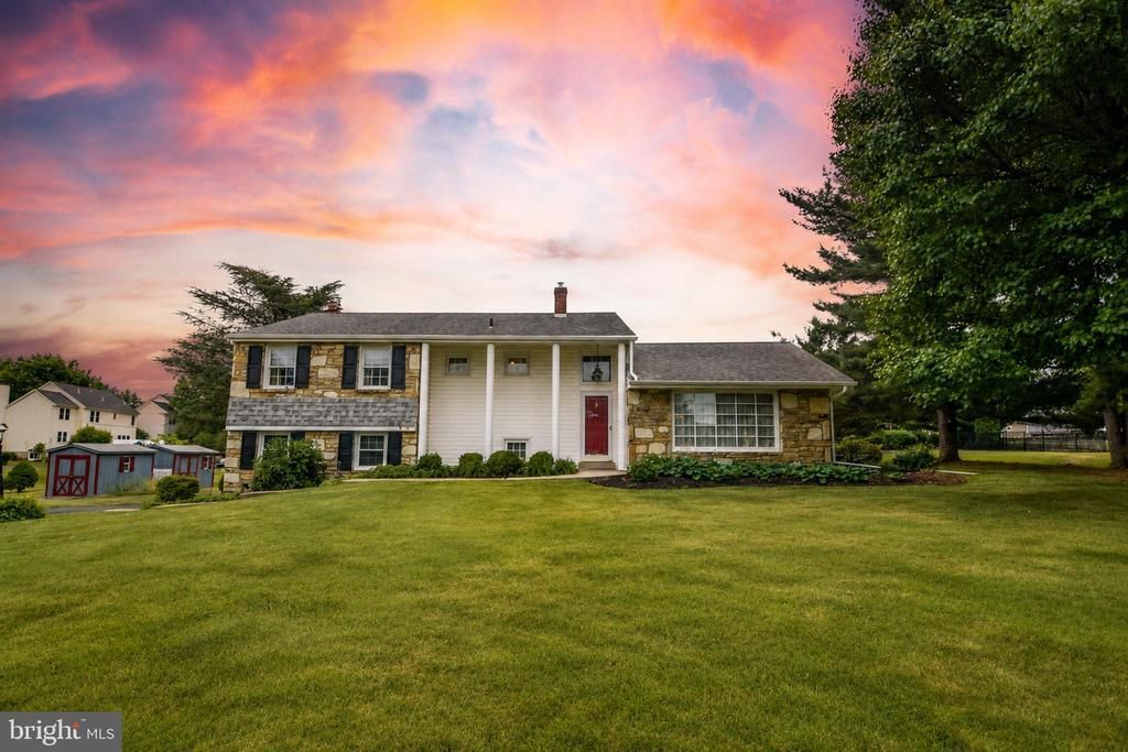 10 E SUMMIT AVENUE, TELFORD, PA 18969