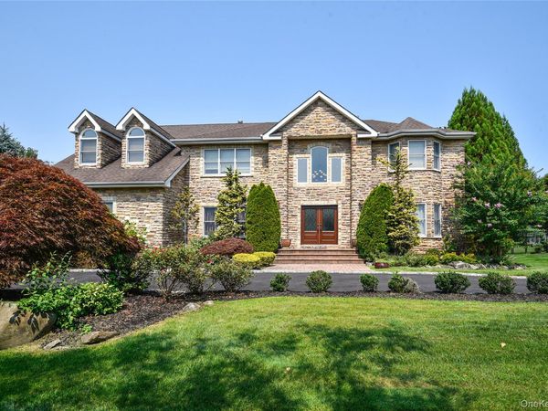 5 Home Court, Huntington, NY 11743