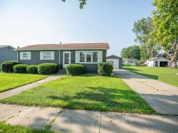 1502 E Oak Street, Algona, IA 50511