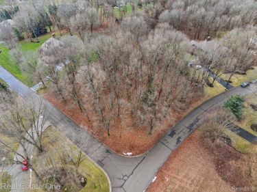 2423 Canterwood, Highland Township, Mi 48356