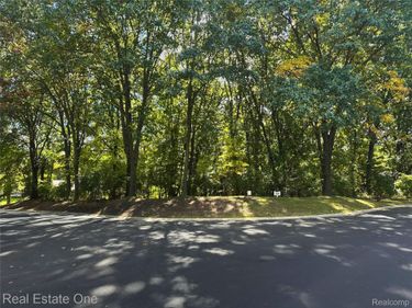 2423 Canterwood, Highland Township, Mi 48356