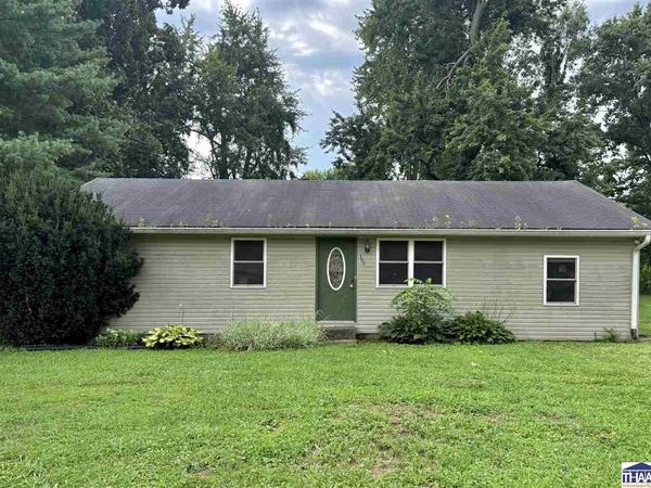 102 E Davidson Street, Staunton, IN 47881