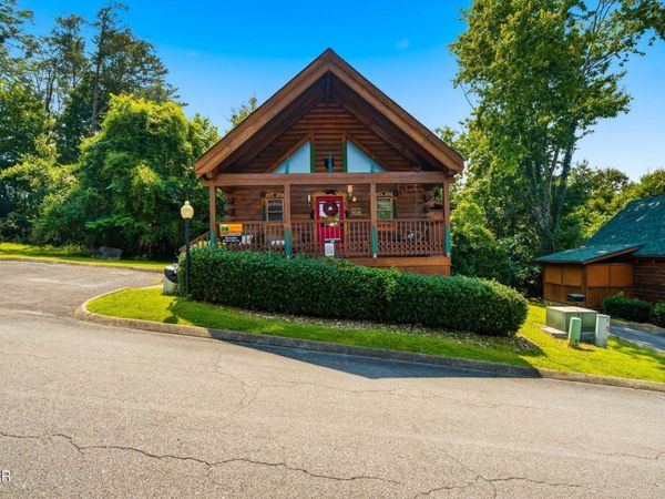 220 Moose Ridge Way, Pigeon Forge, TN 37863