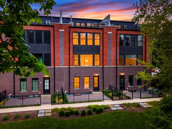 924 E Chicago Avenue , Naperville, IL 60540