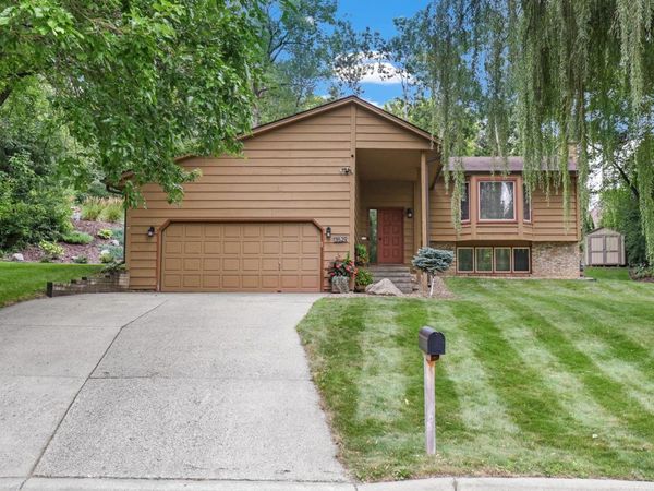 13529 1st Avenue S, Burnsville, MN 55337