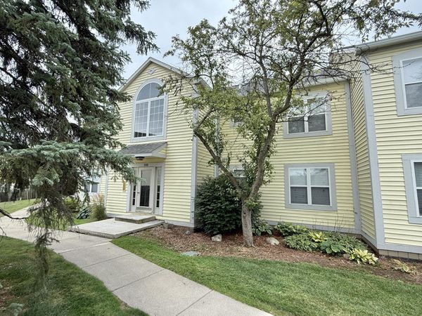 2203 S Huron Parkway S, Unit 4, Ann Arbor, MI 48104