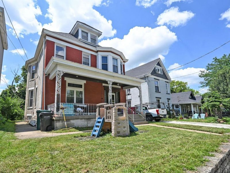 935 Woodlawn Avenue, Cincinnati, OH 45205 Photo 2