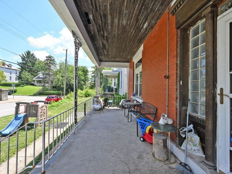 935 Woodlawn Avenue, Cincinnati, OH 45205 Photo 3