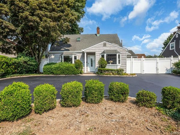 9 Academy Lane, Levittown, NY 11756