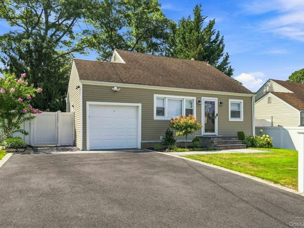 80 E 20th Street , Huntington Station, NY 11746