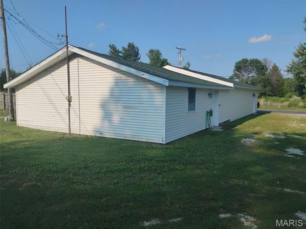 210 Springfield Road , Gillespie, IL 62033