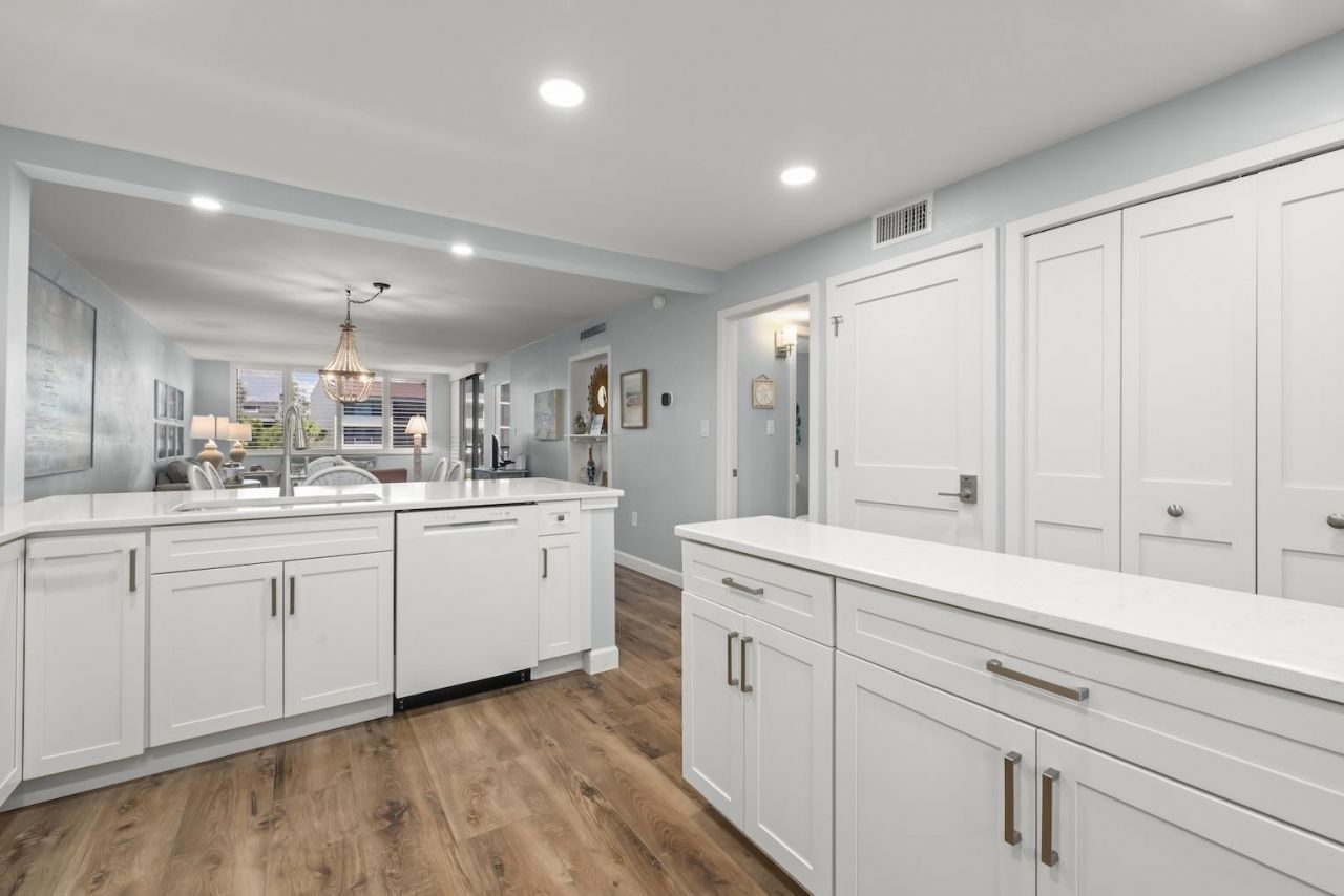 979 E Gulf Dr, Unit 242, Sanibel, FL 33957 Photo