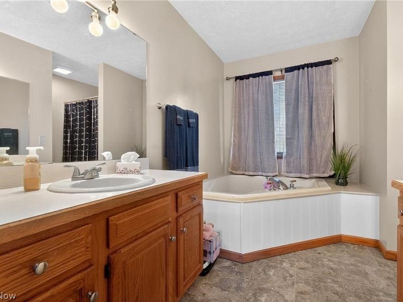 1741 Wales Road NE, Massillon, OH 44646 Photo 16