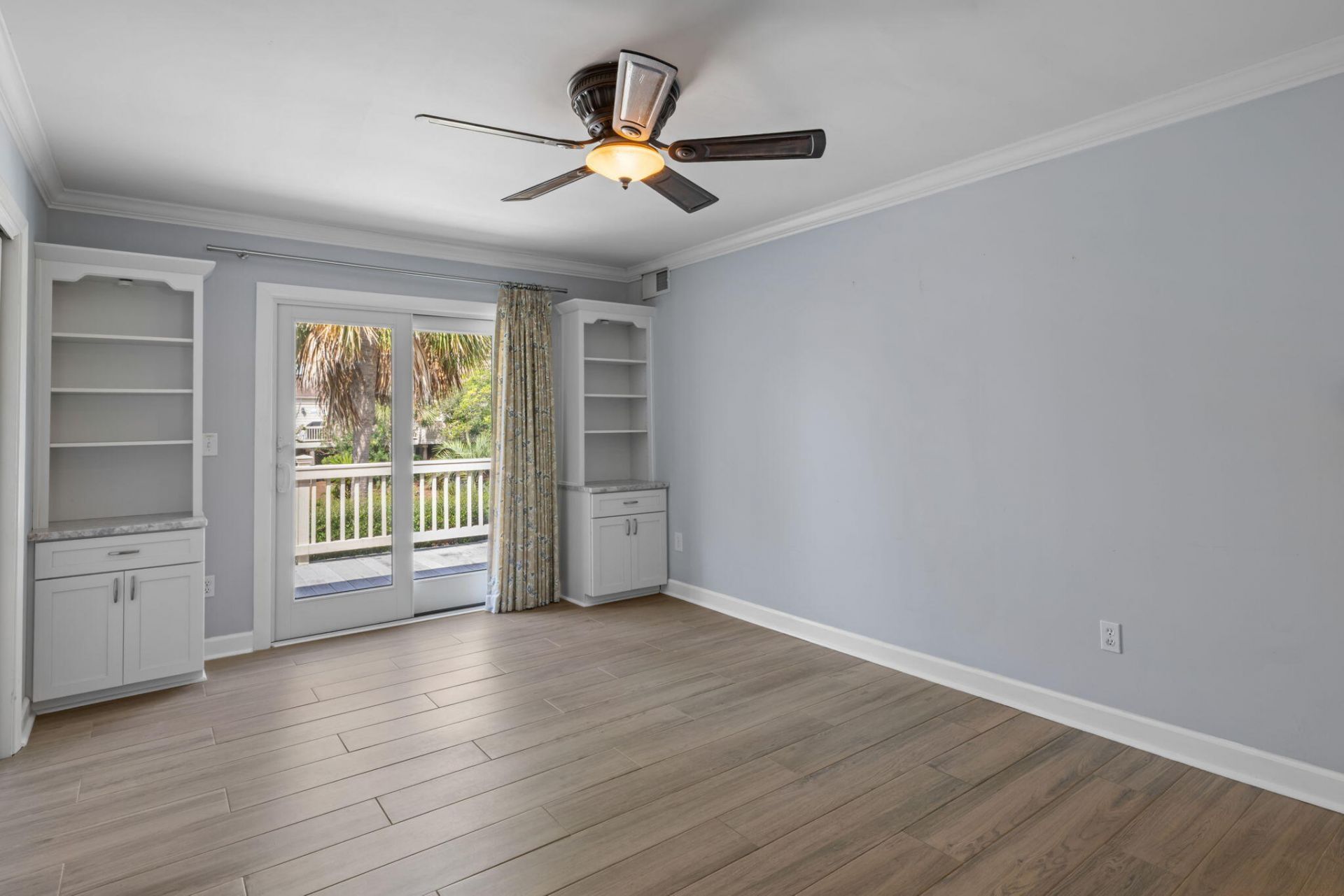 727 Spinnaker Beachhouse Court Photo 21
