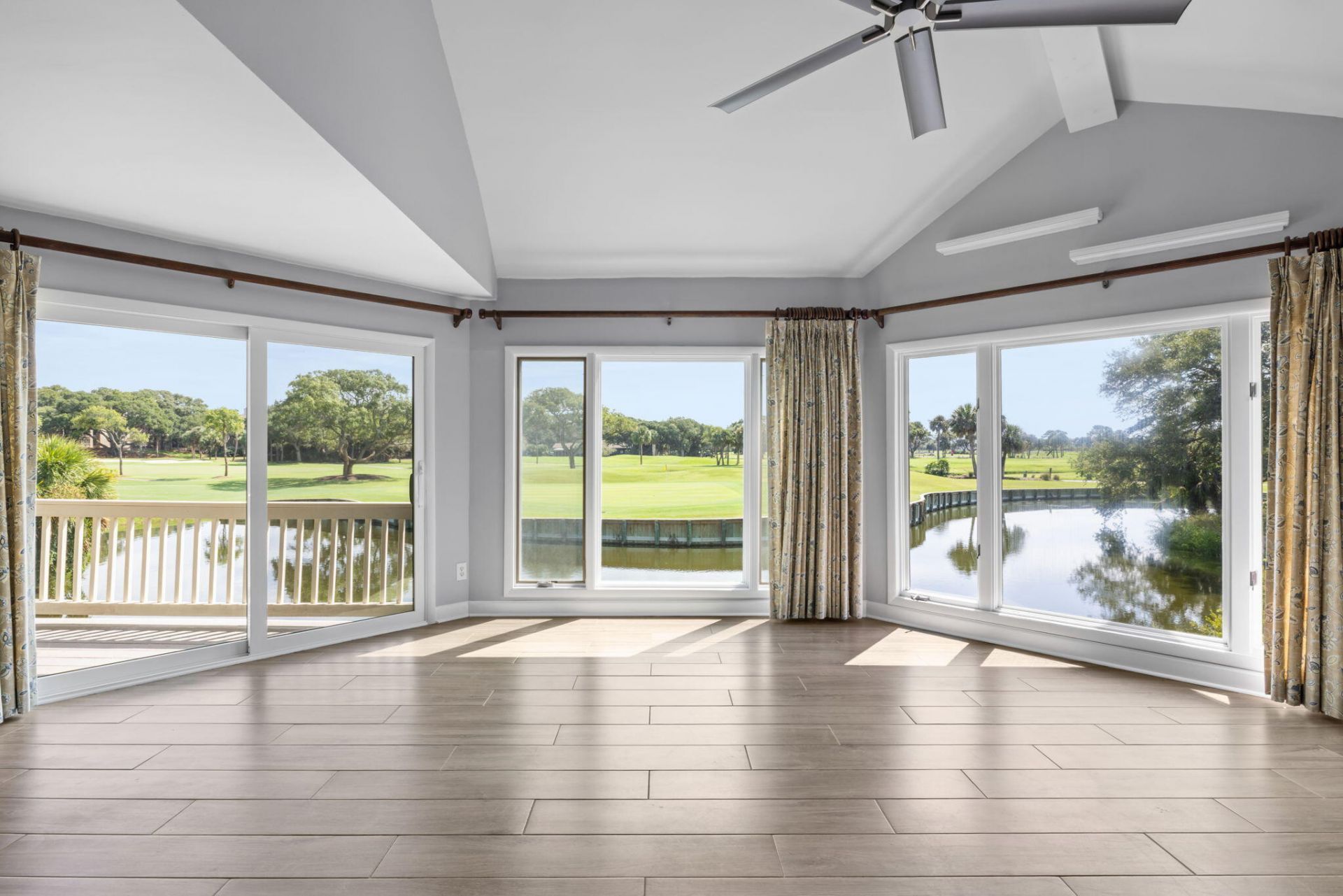 727 Spinnaker Beachhouse Court Photo 5