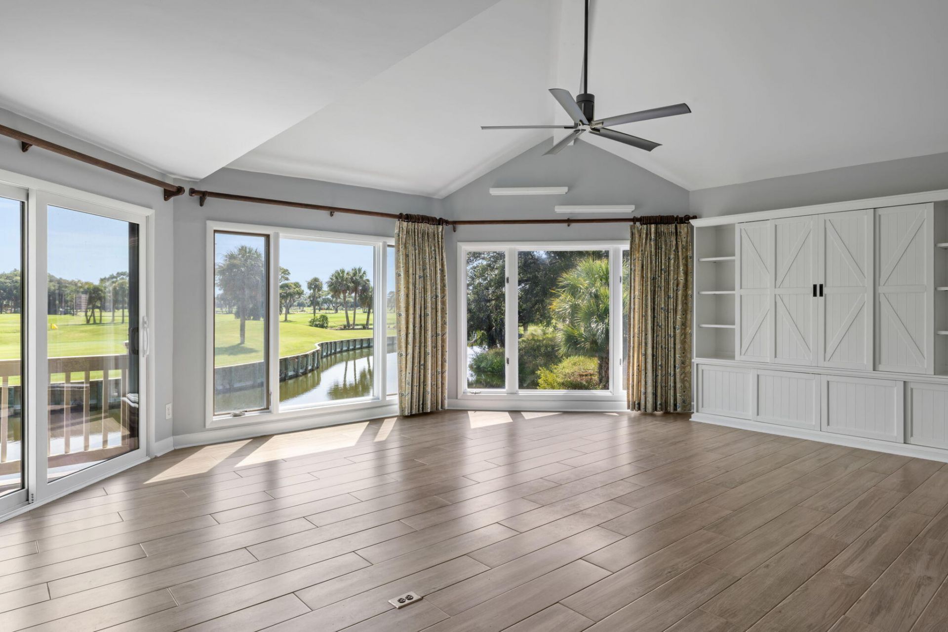 727 Spinnaker Beachhouse Court Photo 7