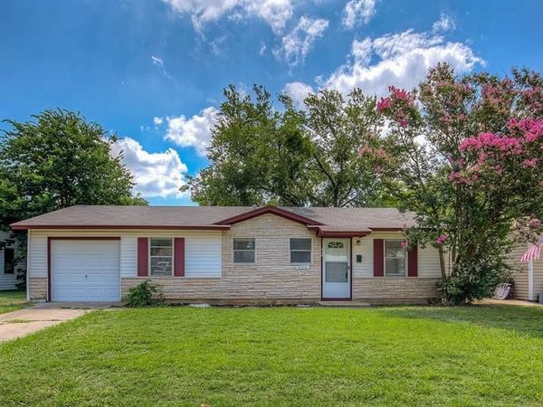 820 Collin Drive, Euless, TX 76039
