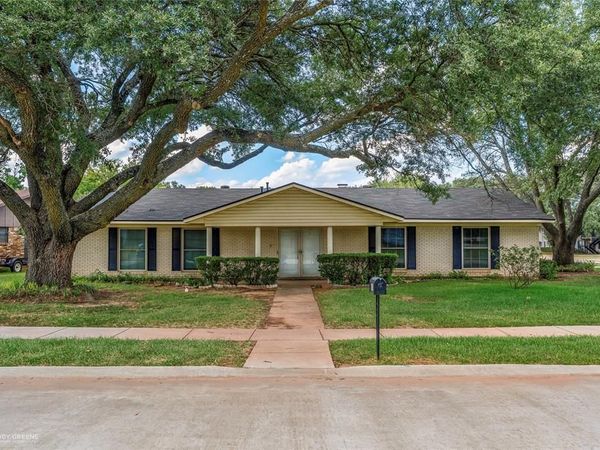 400 Plaza Circle, Bossier City, LA 71111