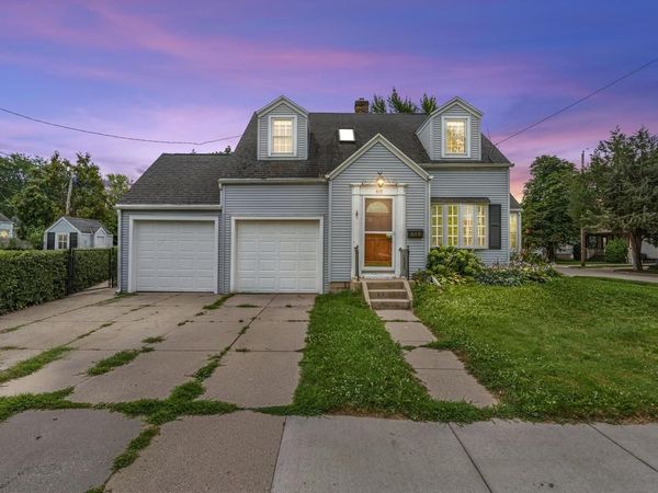 615 W BENT AVENUE, Oshkosh, WI 54901