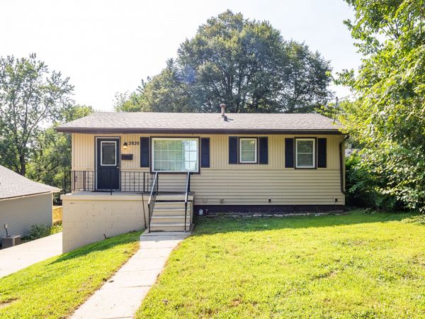 2820 Oxford Street, Des Moines, IA 50313