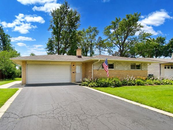 301 Lance Drive , Des Plaines, IL 60016