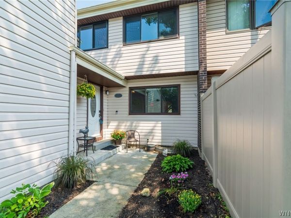 1502 Forest Edge Drive, East Amherst, NY 14051
