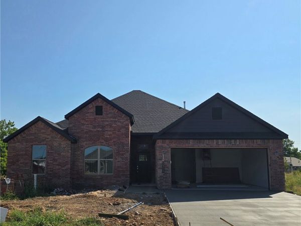 2311 N Zane Street , Siloam Springs, AR 72761