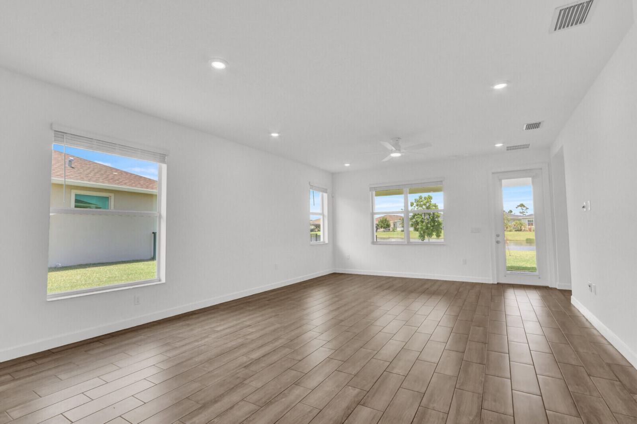 977 SE Crosswood Way, Port Saint Lucie, FL 34984 Photo