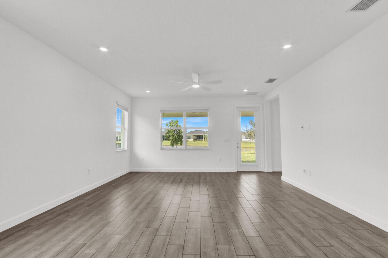 977 SE Crosswood Way, Port Saint Lucie, FL 34984 Photo