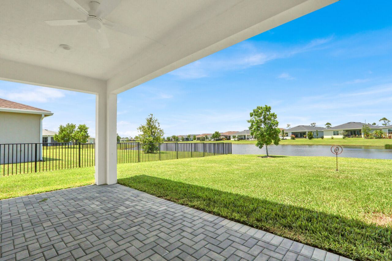 977 SE Crosswood Way, Port Saint Lucie, FL 34984 Photo