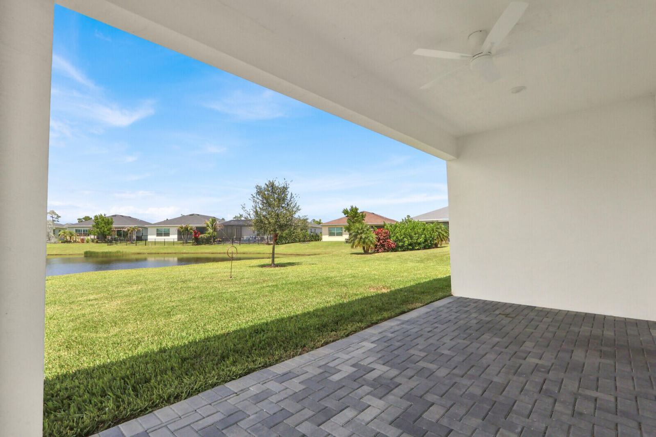 977 SE Crosswood Way, Port Saint Lucie, FL 34984 Photo