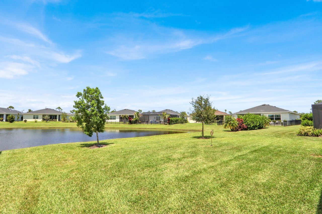 977 SE Crosswood Way, Port Saint Lucie, FL 34984 Photo