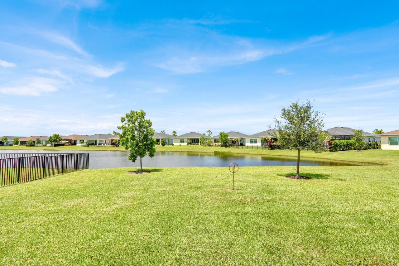 977 SE Crosswood Way, Port Saint Lucie, FL 34984 Photo