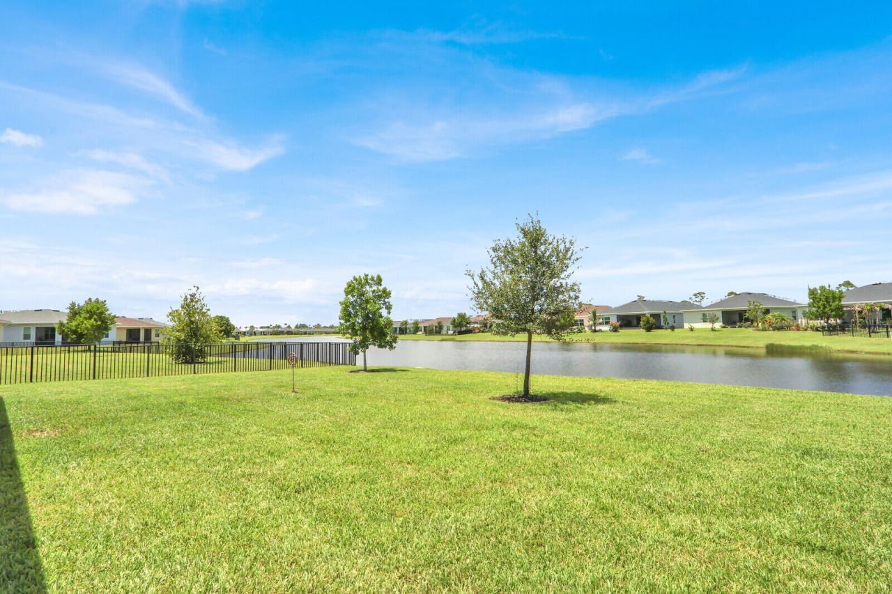 977 SE Crosswood Way, Port Saint Lucie, FL 34984 Photo