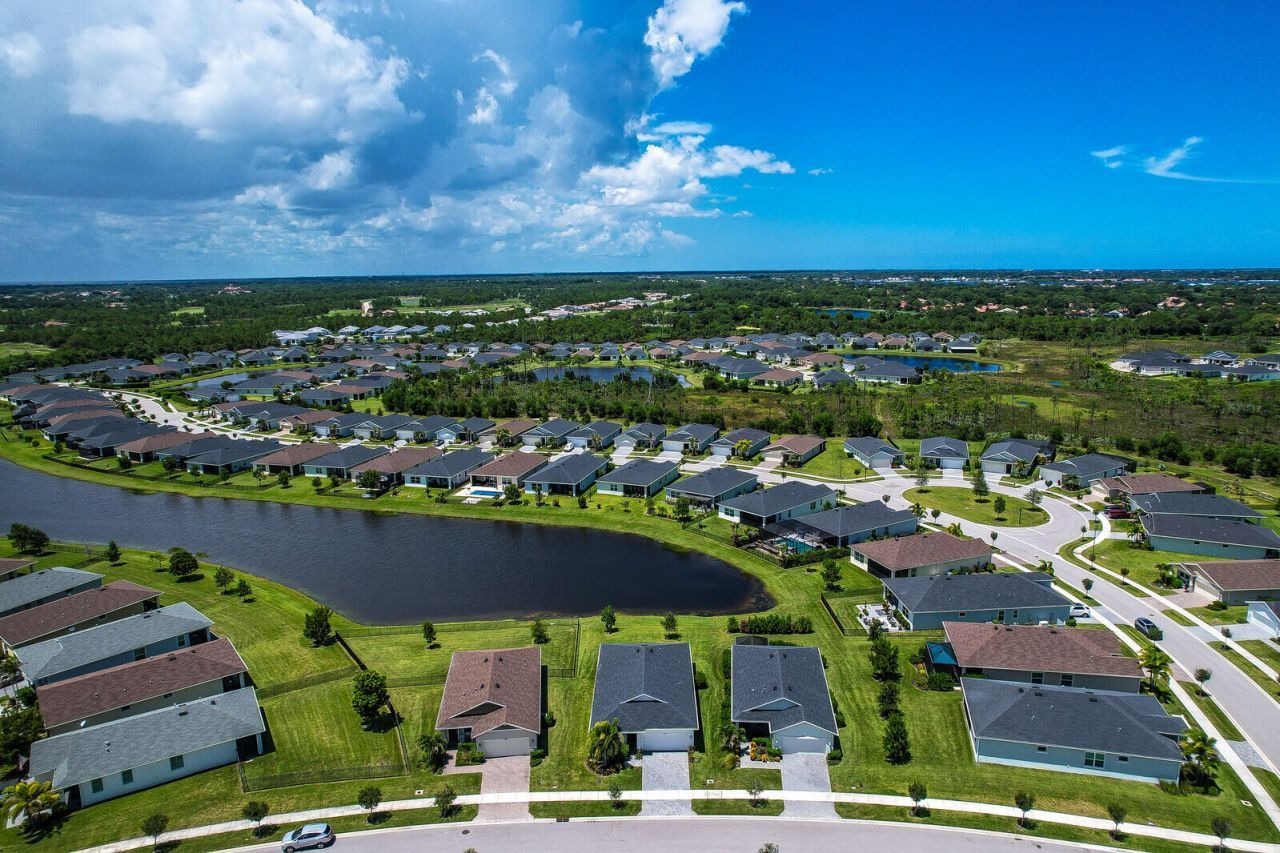 977 SE Crosswood Way, Port Saint Lucie, FL 34984 Photo