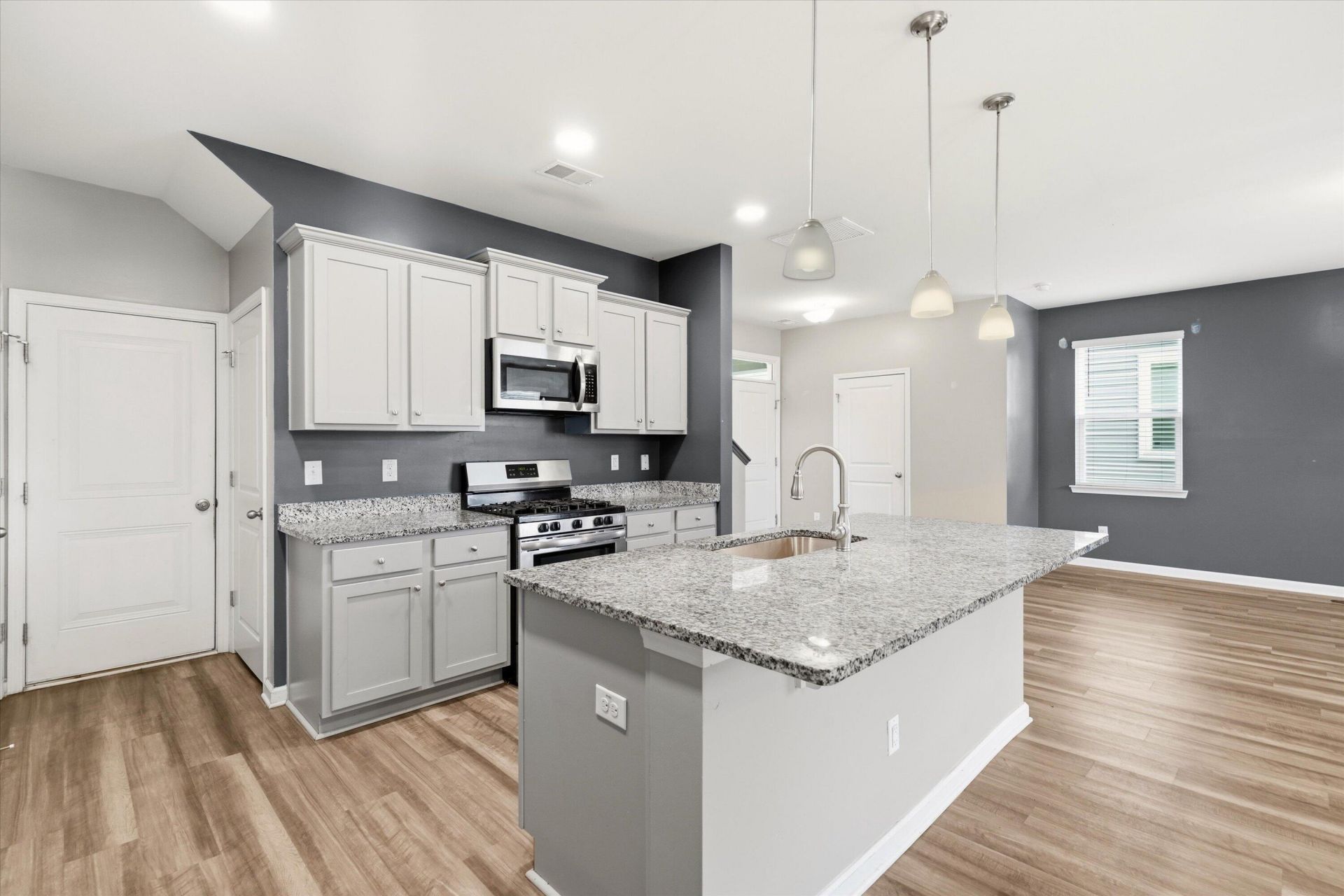9805 Wooden Pestle Way Photo 10