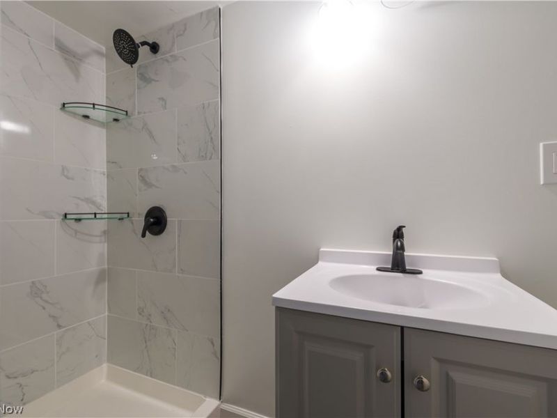 12416 Mortimer Avenue, Cleveland, OH 44111 Photo 37