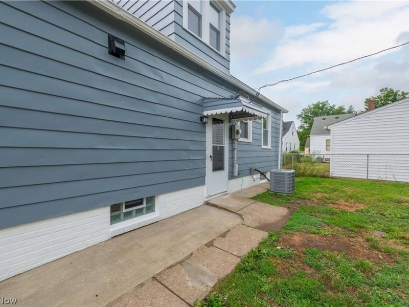 12416 Mortimer Avenue, Cleveland, OH 44111 Photo 5