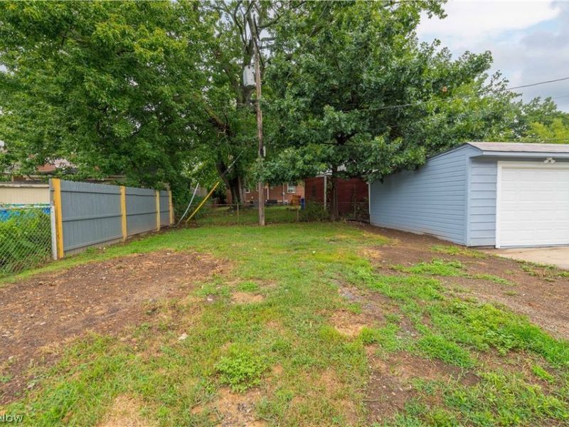 12416 Mortimer Avenue, Cleveland, OH 44111 Photo 8