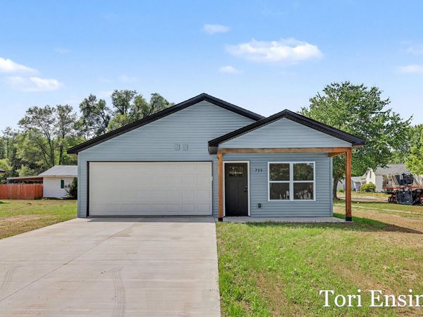725 N Burgess Street, Greenville, MI 48838