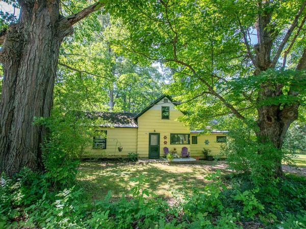 1304 Richter Road S, Suttons Bay, MI 49682