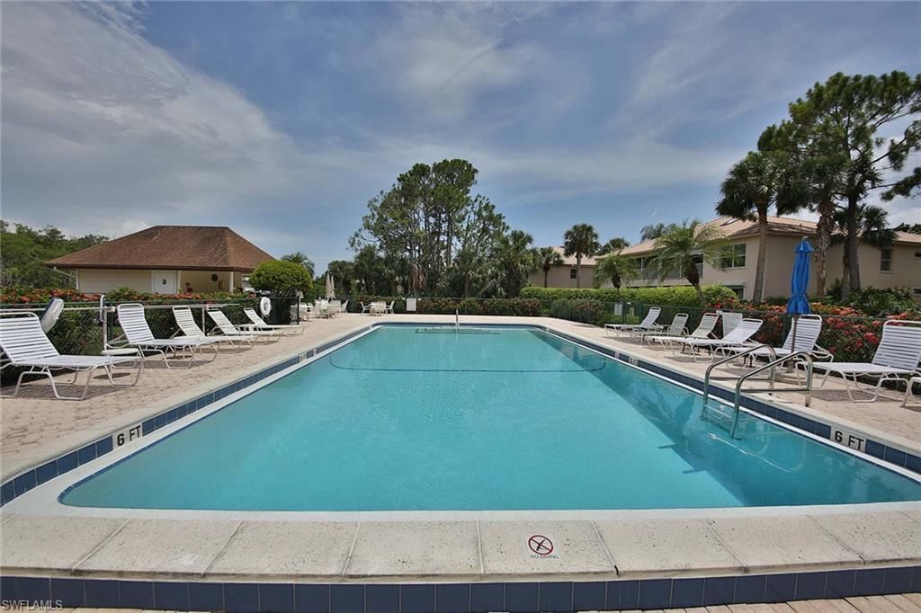 526 Lake Louise Cir, Unit 4-403, Naples, FL 34110 Photo
