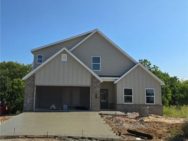 301 W Hondo Street , Siloam Springs, AR 72761