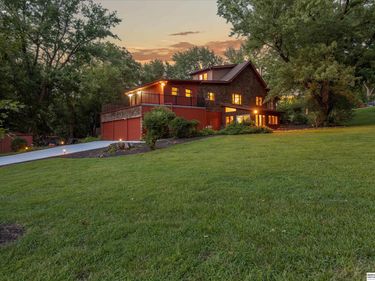 1106 Bellevue Boulevard N, Bellevue, NE 68005