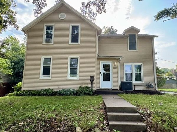 3220 Cleveland Street , Clinton, IA 52732