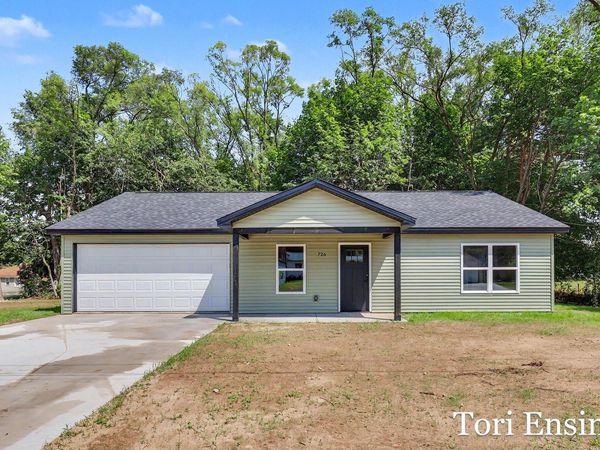 726 N Burgess Street, Greenville, MI 48838