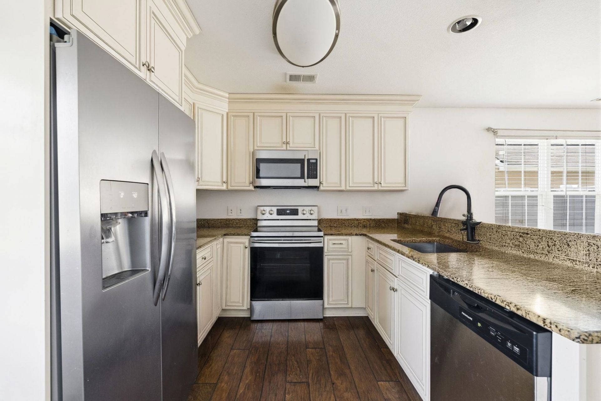 3030 Hollybrooke Dr. Photo 6