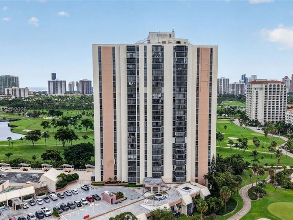20335 W Country Club Dr , Unit 107, Aventura, FL 33180