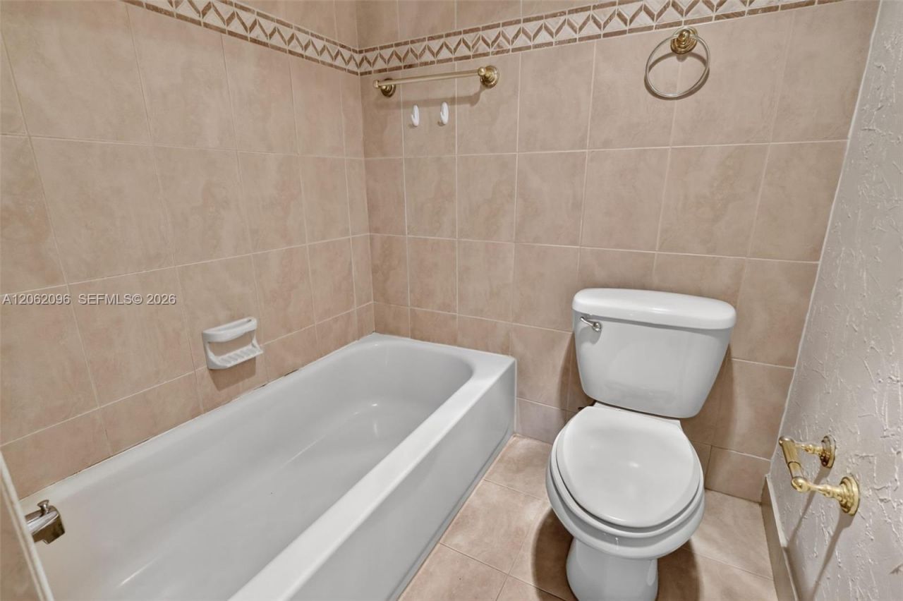 20335 W Country Club Dr, Unit 107, Aventura, FL 33180 Photo